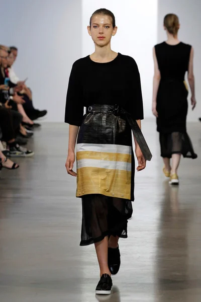 Look 11